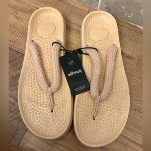 Allbirds Lux Beige Sugar Zeffer Adult Flip Flop Size M13/W15 NEW WITH TAGS